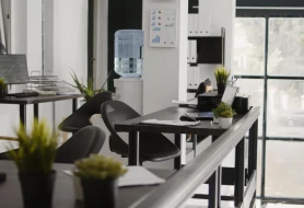 Современные тренды в дизайне офисной мебели 2025 года