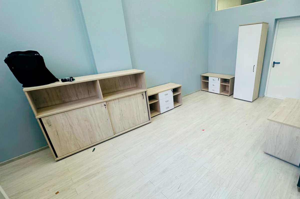 Шкаф-купе приставной / опорный 1635x432x1120 Onix фото в интерьере 1